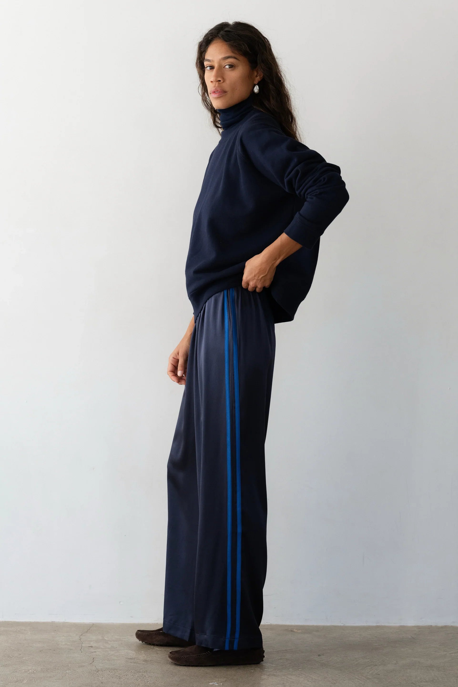 The Silk Stripe Simple Pant - Navy/Blueberry