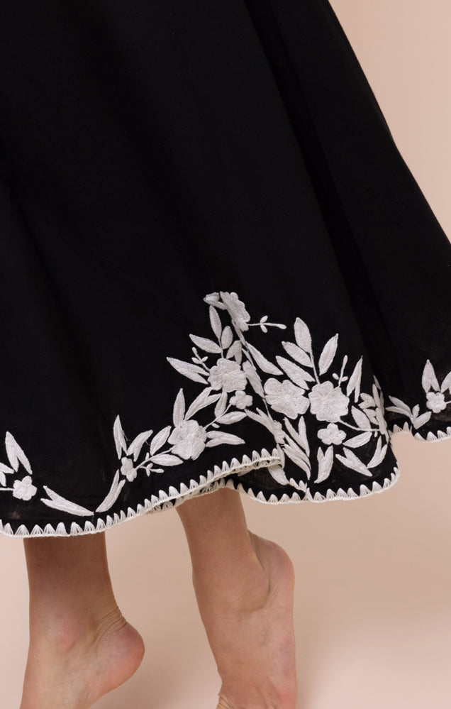 Floaty Dress w/ Emb - Black/Cream