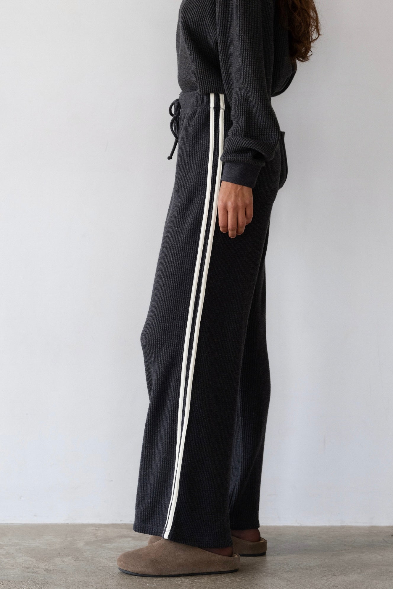 The Thermal Crop Stripe Pant - Charcoal